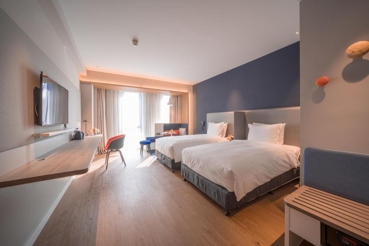 Holiday Inn Express Shanghai Huijin By Ihg Exterior photo